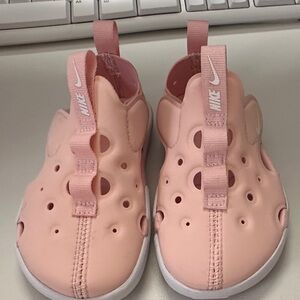 Nike Kids Water Shoes in Light Pink